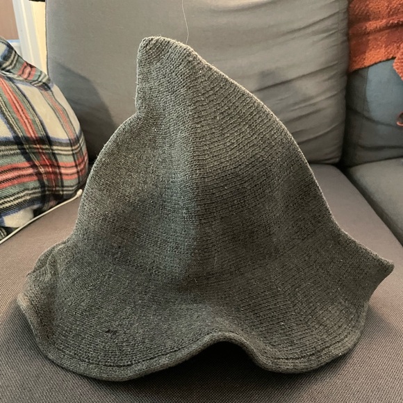 Hat - Picture 1 of 2